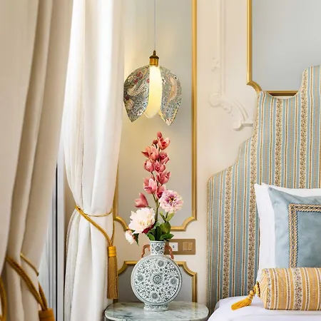 The Angelina - Champs Elysees Apartment *